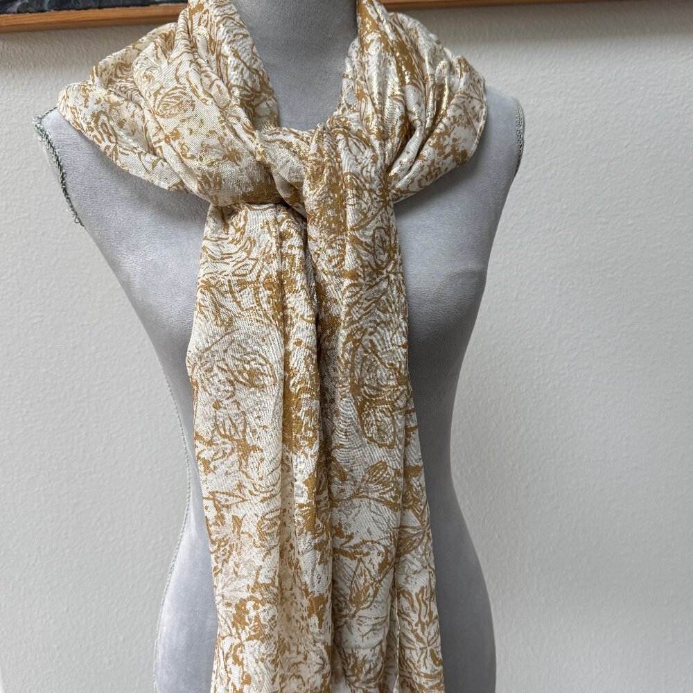 PATRICIA NASH fringe hem scarf, bark leaves design, gold/white Abt 25” x 79” NWT